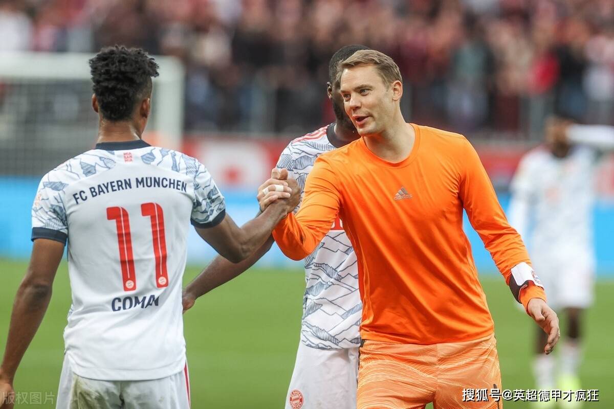 爱游戏-上海海港训练开放日，转会期官宣签约引欢呼，德甲在即，医务组通报恢复