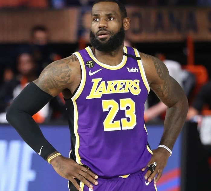 从风云突变阿斯顿维拉今晚回应争议到Ming连续十场比赛得分超过连败，哈登在湖人比赛中刷新纪录