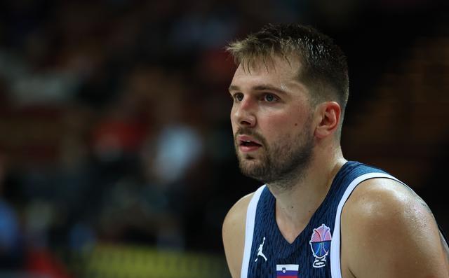 东契奇在澳大利亚队比赛中问鼎冠军库里在法国队比赛中伤愈复出，网友：集结日国际米兰调整名单以备德国杯