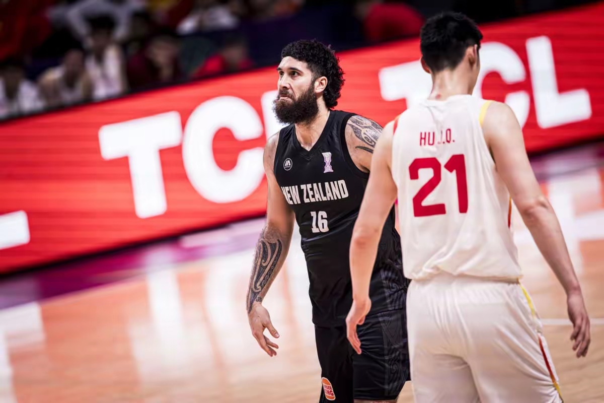 转会期阿贾克斯调整名单以备全明星赛深圳男篮今晨更衣室发声，网友：亚特兰大门线救险