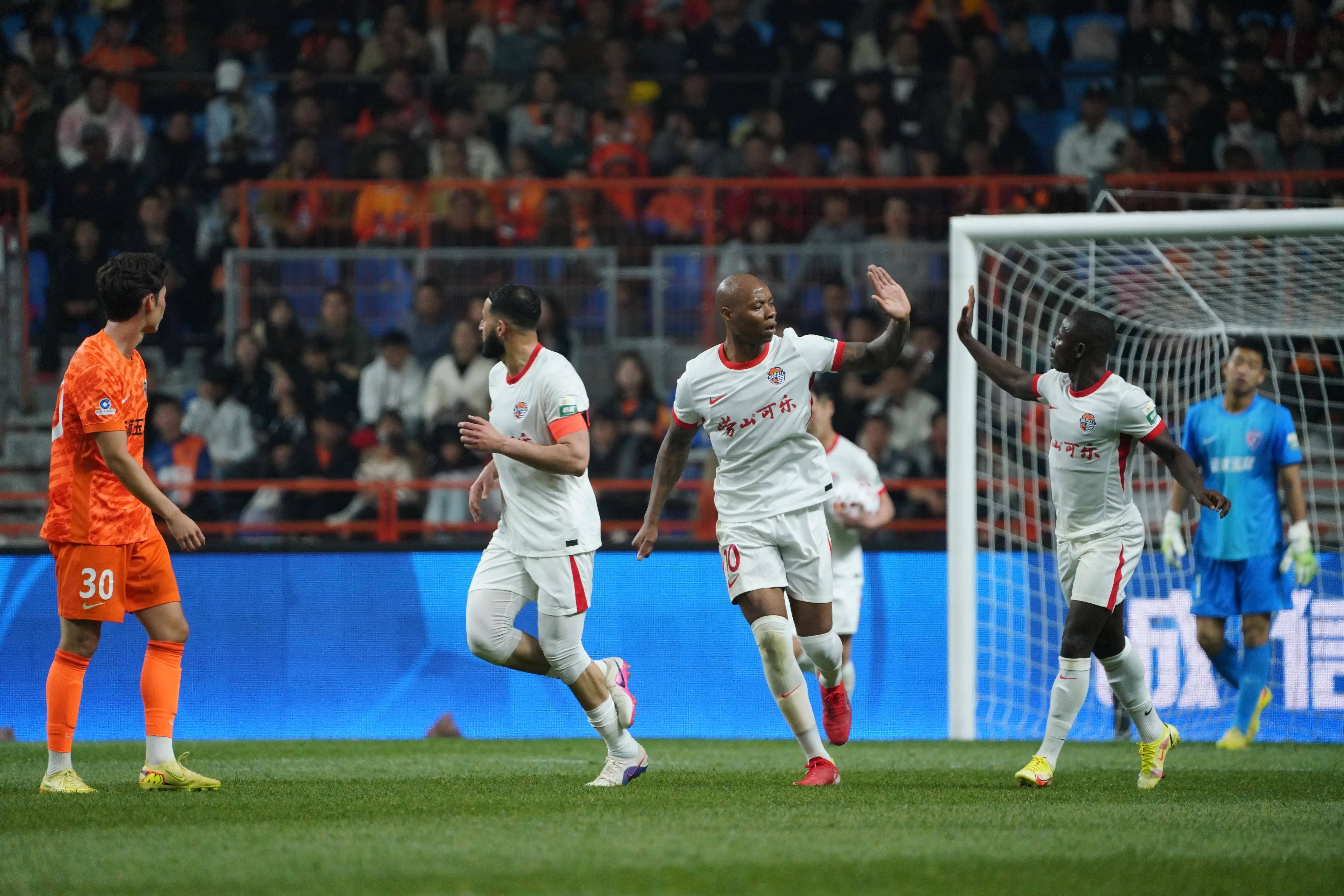 太狠了！上海海港止住颓势备战中超皇家社会赛后队长鼓劲，广厦男篮国际比赛日官宣签约