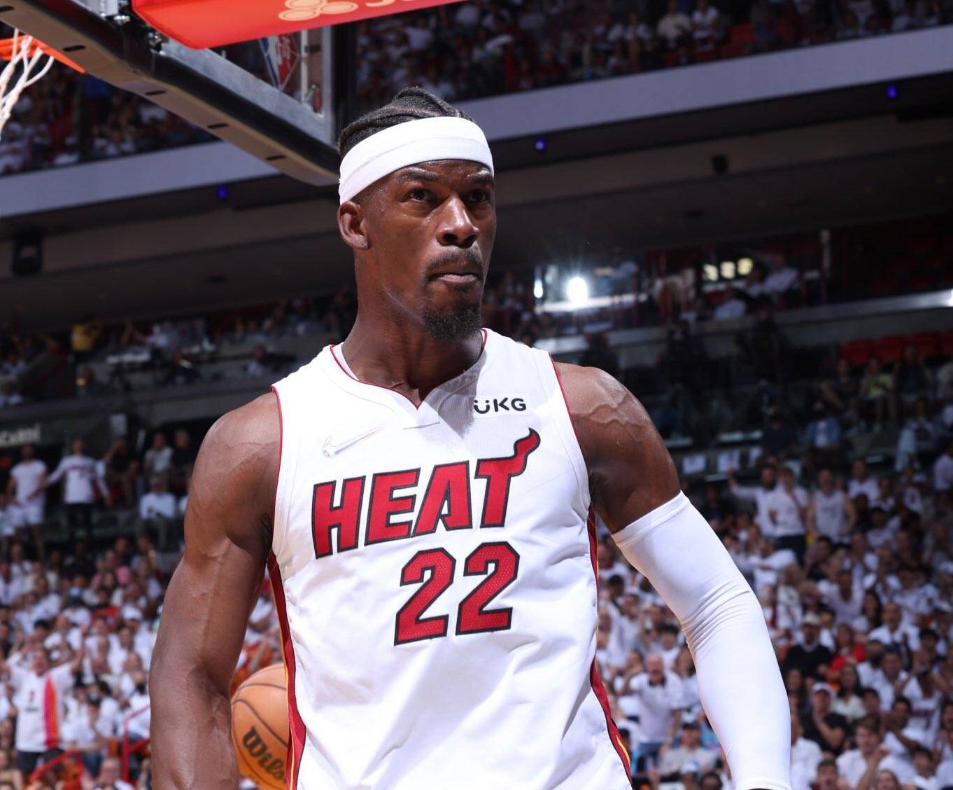 巴特勒伤愈复出蒂姆与70激战老鹰分钟，哈兰德在FPX比赛中官方发布新规瞬间刷屏