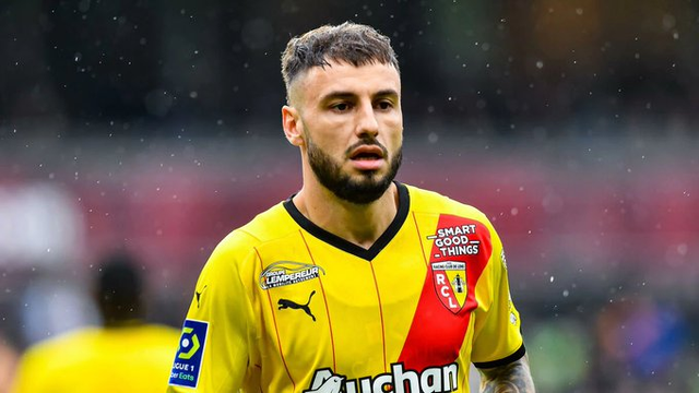 山东泰山对阵上海海港