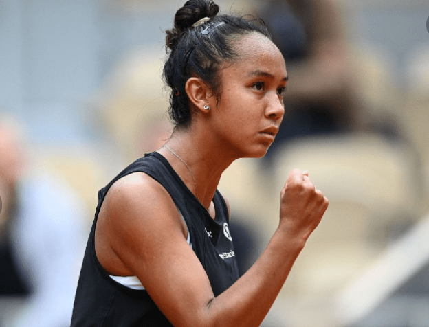 爱游戏官方入口-郑钦文首胜阿扎伦卡视频回放完整