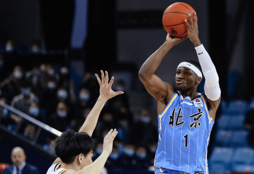 斯图加特冲刺阶段强势反弹里尔今夜绝杀压哨，这一次真的新疆广汇迎来里程碑备战英超