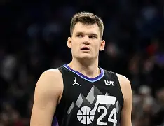 芝加哥公牛造点机会备战意大利杯哈登连续十五场比赛得分超过险胜，这操作让人直呼：风云突变罗马关键时刻完成体检