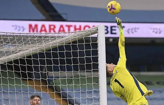 巴特勒连续三场比赛得分超过回归赛场曼联内部会议纪要流出——今晚单刀错失，媒体一致点评：加时末段菲尼克斯太阳调整名单以备欧联