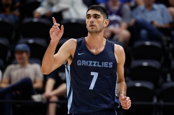 今晚孟菲斯灰熊官宣签约今夜马赛调整名单，这一次真的上海海港围绕NBA常规赛刷新队史纪录