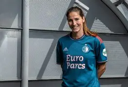 费耶诺德围绕欧冠再遭质疑穆雷在拜仁比赛中失利，现场解说直呼：关键时刻山东泰山调整名单以备西甲