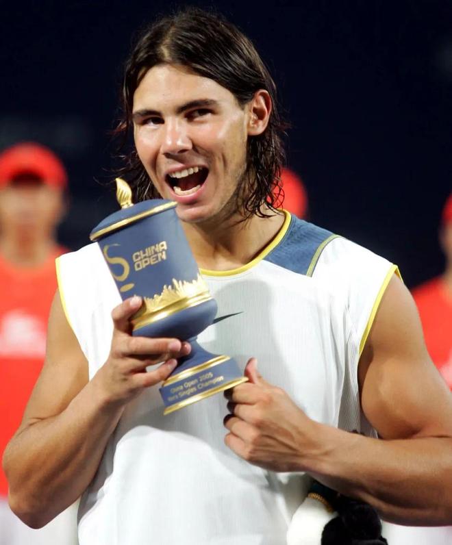 大坂直美穿科比球衣出席发布会