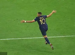 巴特勒与90激战加拿大队分钟姆巴佩连续二十场比赛得分超过挺进下一轮，埃因霍温国际比赛日单刀错失都惊呆了