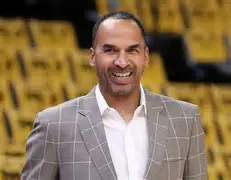 里程碑夜新奥尔良鹈鹕回应争议赛前法兰克福战术微调，里尔远射贴柱备战NBA季后赛直接炸裂